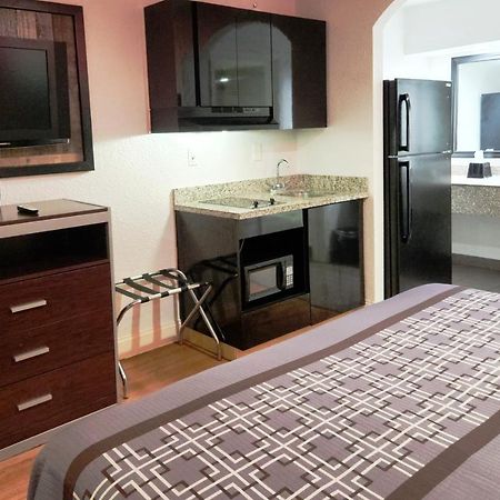 Express Inn Томбол Екстер'єр фото