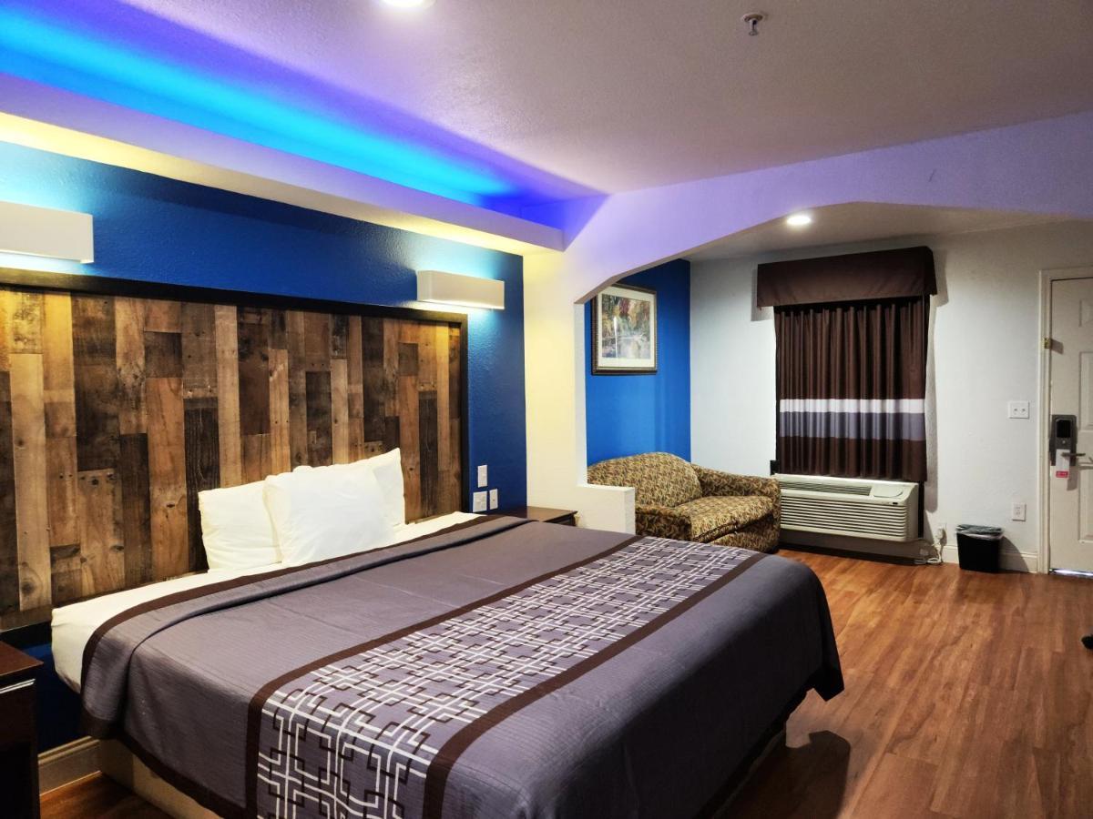 Express Inn Томбол Екстер'єр фото