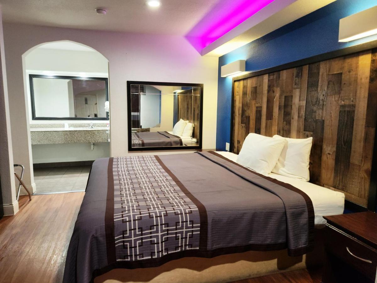 Express Inn Томбол Екстер'єр фото