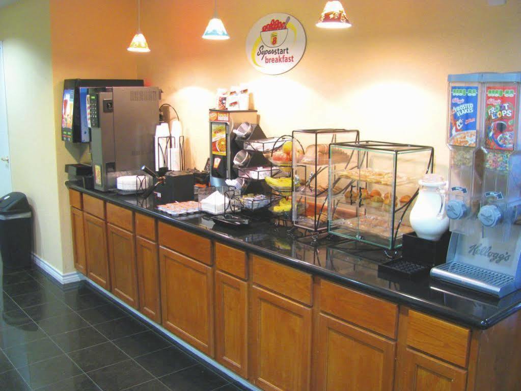 Express Inn Томбол Екстер'єр фото
