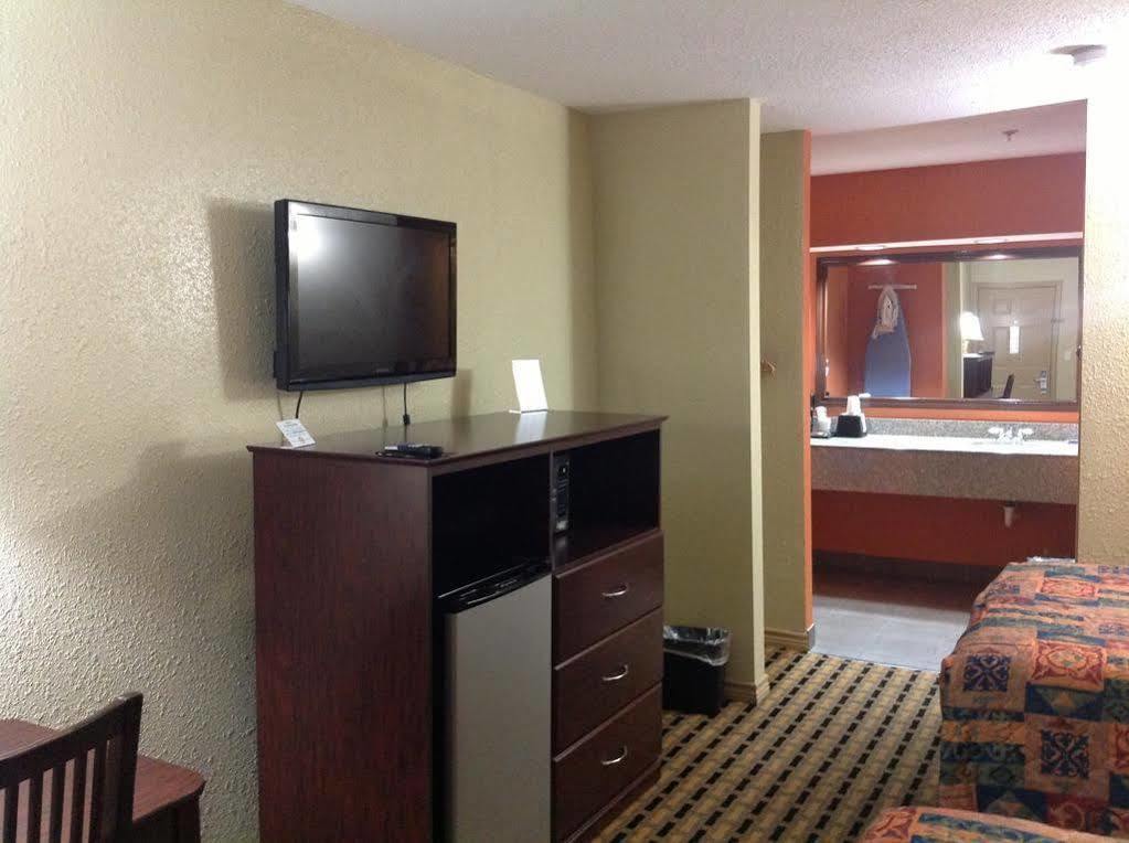 Express Inn Томбол Екстер'єр фото