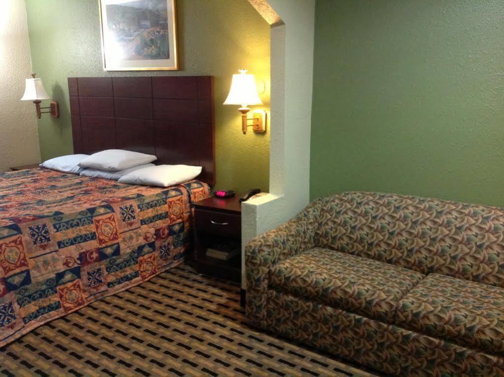 Express Inn Томбол Екстер'єр фото