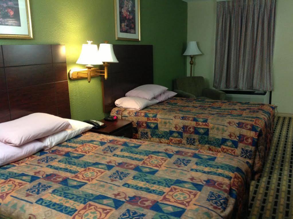 Express Inn Томбол Екстер'єр фото