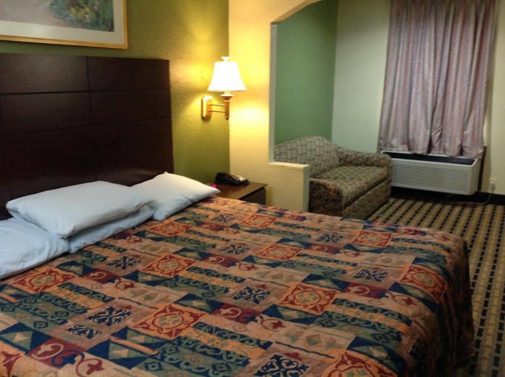 Express Inn Томбол Екстер'єр фото